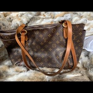 Christmas Sale Louis Vuitton shoulder bag